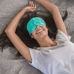 modelo usando Máscara P/ Olhos em Gel Verde Hot & Cold Gel Eye Mask