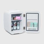 Mini Geladeira Branca Skincare Fridge 4l aberta lateral comprodutos dentro