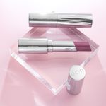Revitalizador Labial Roxo Nádia Tambasco By Océane Sweet Lips Punchy , embalagem aberta frete com tampa ao lado direito