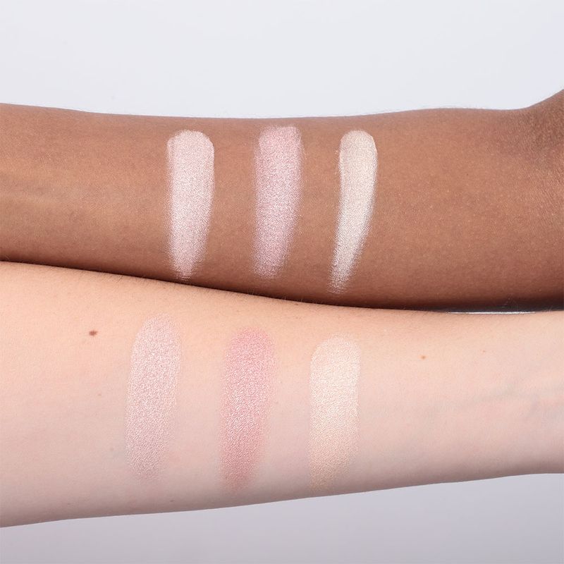 Swatches Paleta de Iluminadores Marília Mendonça By Océane em modelo de pele clara e em modelo de pele escura