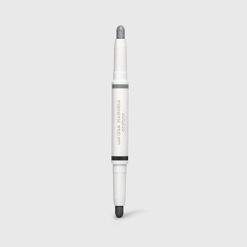 Sombra-em-Bastao-Dupla-Cinza-Chumbo-e-Prata-Larissa-Manoela-By-Oceane---Duo-Eyeshadow-Stick-Moonlight-And-Mettalic-SilverSombra-em-Bastao-Dupla-Cinza-Chumbo-e-Prata-Larissa-Manoela-By-Oceane---Duo-Eyeshadow-Stick-Moonlight-And-Mettalic-Silver-embalagem-aberta-sem-tampa