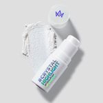 embalagem-fechada-com-textura-ao-fundo-Iluminador-em-Bastao-Perolado-Larissa-Manoela-By-Oceane-Crystal-Highlight-Stick-Moonstone