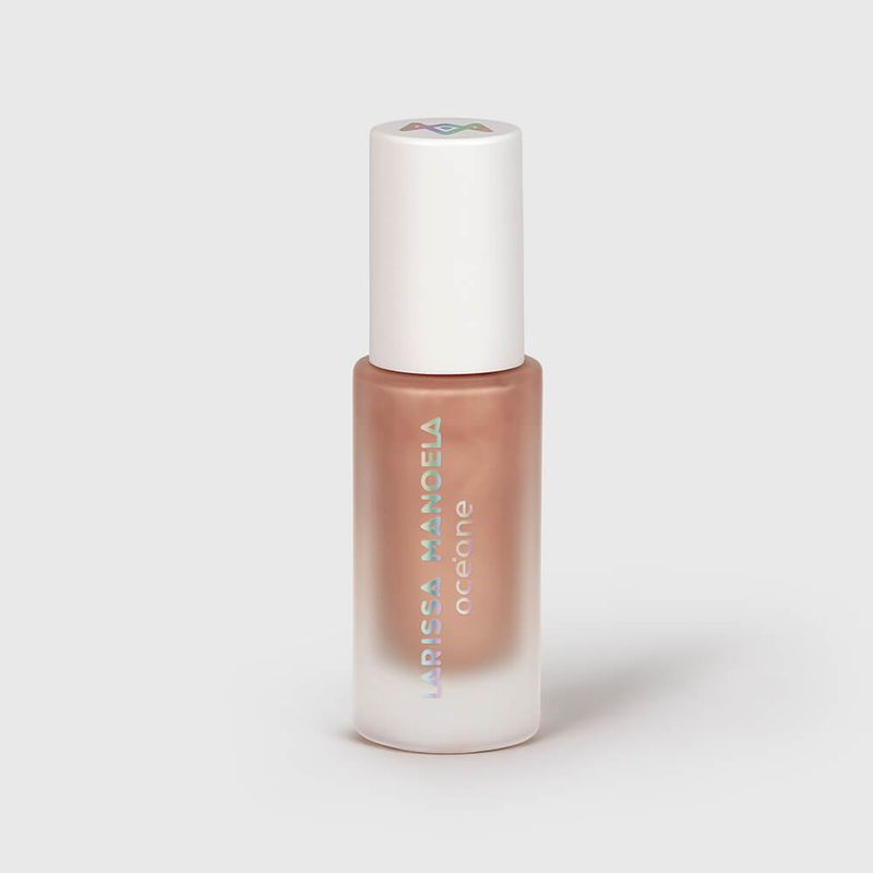 Frente-embalagem-fechada-com-tampa-Iluminador-Liquido-Dourado-Larissa-Manoela-By-Oceane-Liquid-Glow-Outshine