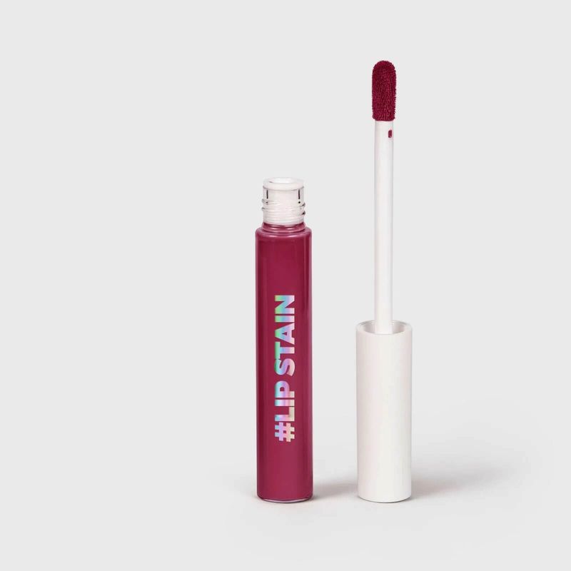 Batom-Liquido-Bordo-Larissa-Manoela-By-Oceane-Lip-Stain-Luxury-embalagem-aberta-com-tampa-ao-lado-direito
