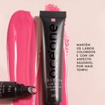 foto com textura ao fundo Hidratante Labial Rosa Lip Oil Blossom Océane Edition