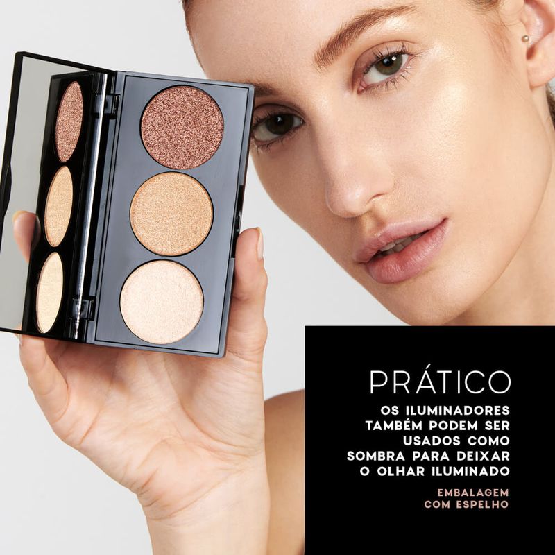 modelo segurando Paleta de Iluminadores Highlight Palette Océane Edition