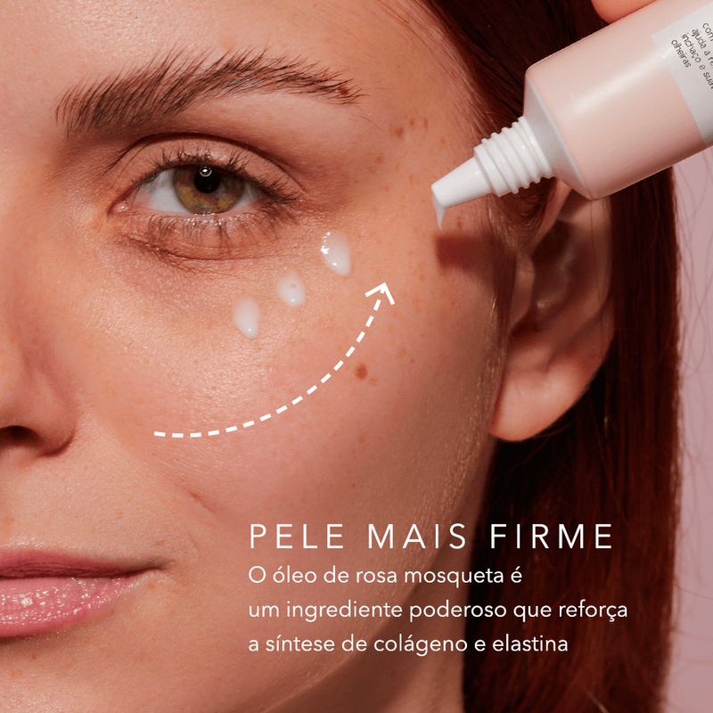 modelo usando o Creme para área dos olhos diurno eye rescue day cream