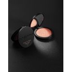 glossy blush aberto com espelho na luz