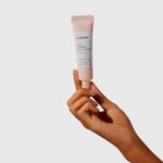 modelousandoEyeRescueDayCream