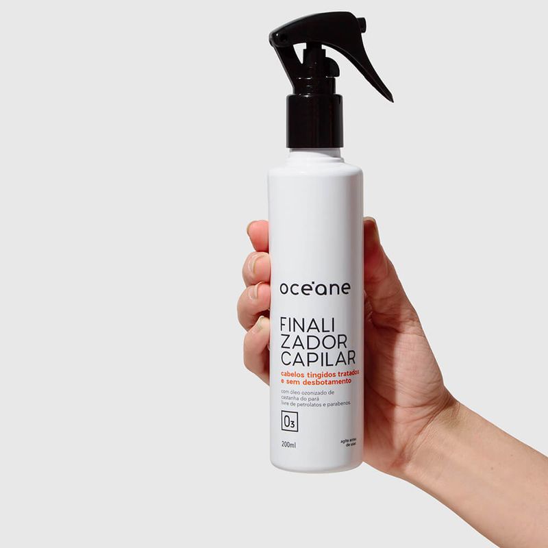 ModeloSegurandoofinalizadorparacabelostingidos