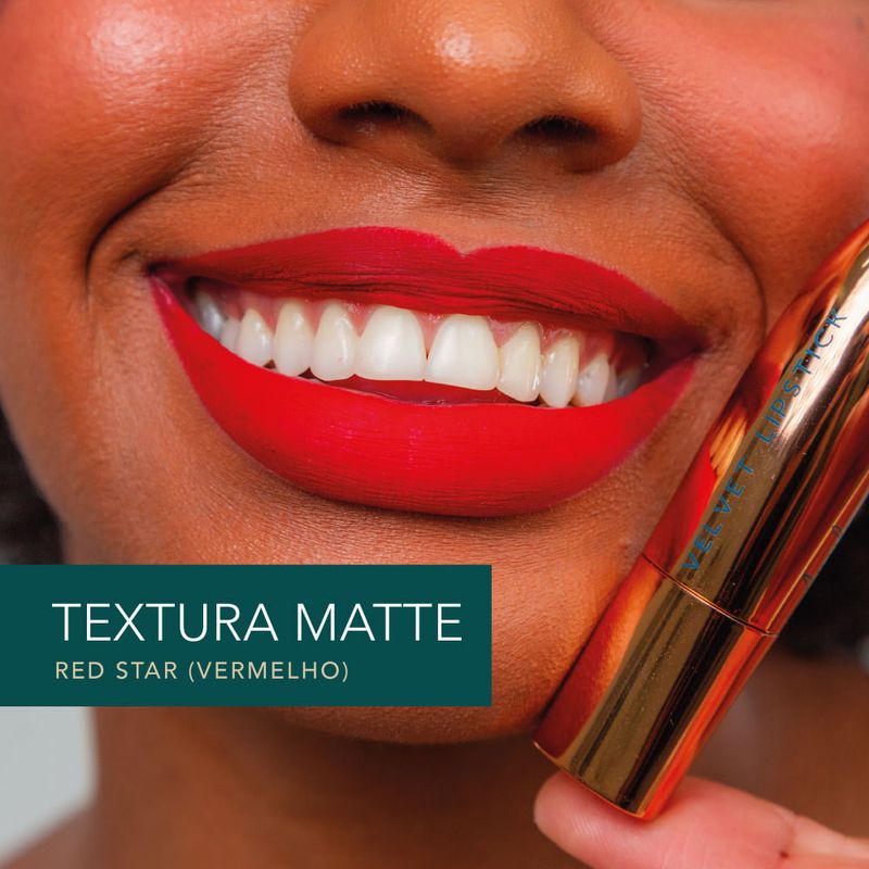 modelousandoVelvetLipstickRedStar