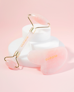 banner skincare massageador facial océane, a foto mostra um kit de massagem facial de quartzo rosa.